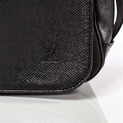 louis vuitton taiga viktor messenger bag|Louis Vuitton alpha Messenger.